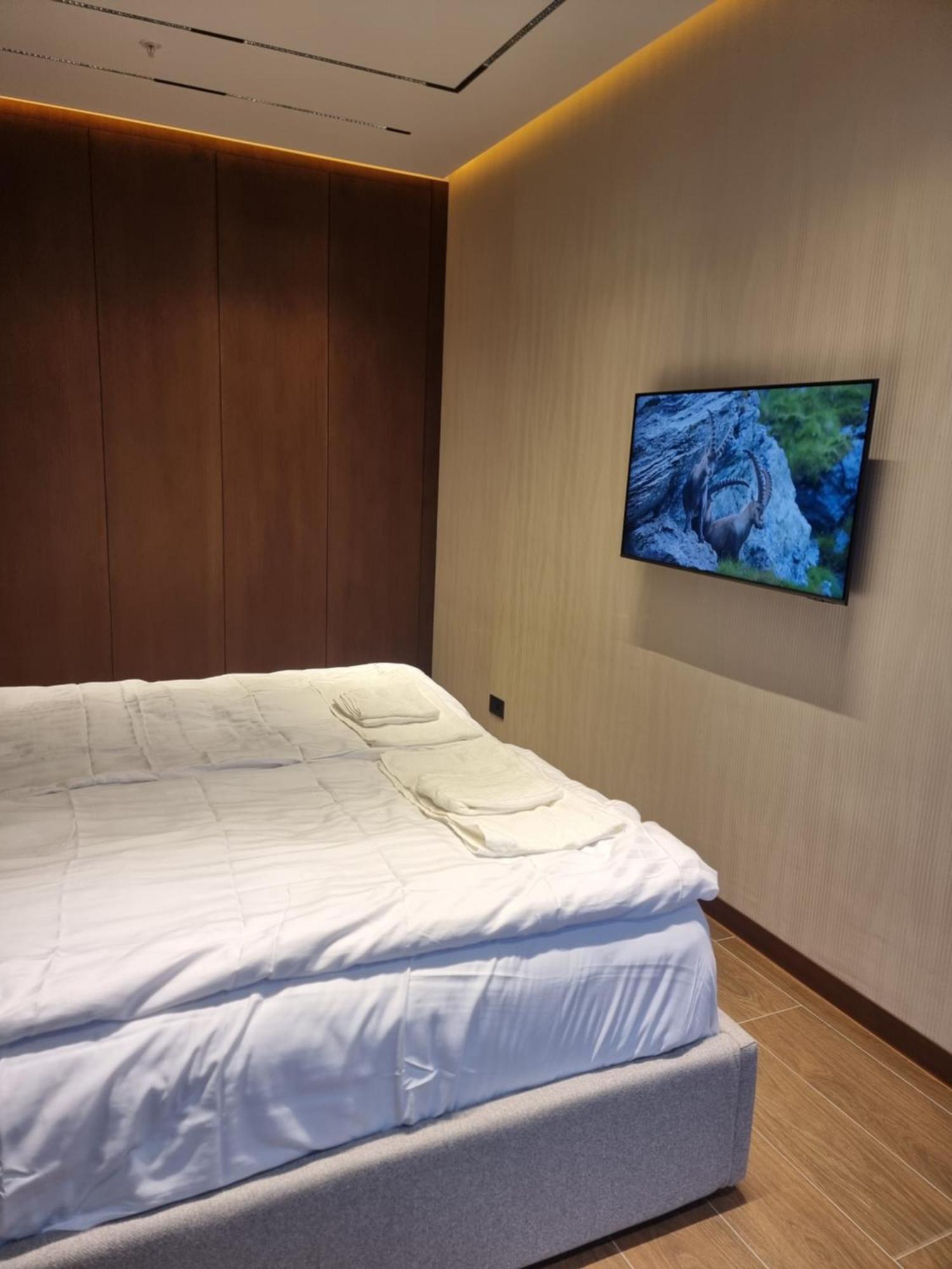 Premium Apartment In Porta Batumi Tower Buitenkant foto