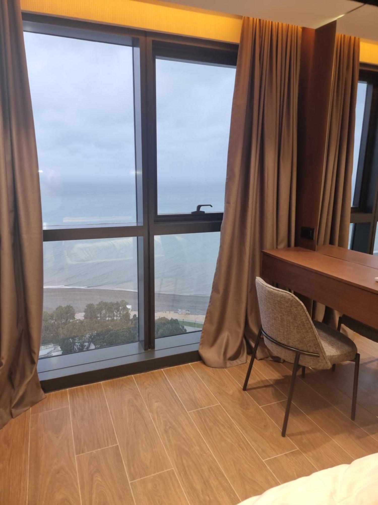 Premium Apartment In Porta Batumi Tower Buitenkant foto
